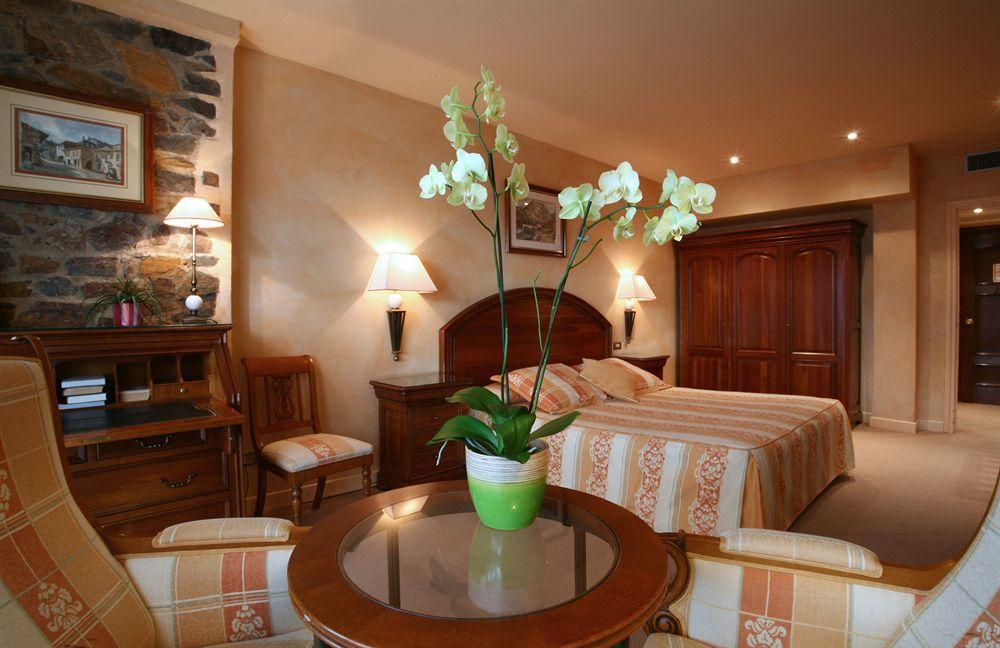 El Castell De Ciutat - Relais & Chateaux La Seu d'Urgell Habitación foto